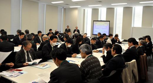 ����Z�~�i�[���̗l�q